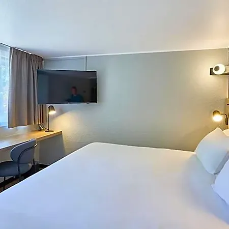 Campanile Hotel 3*